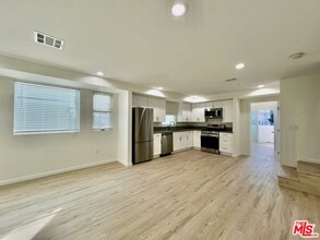 1409 N Hobart Blvd in Los Angeles, CA - Building Photo - Building Photo