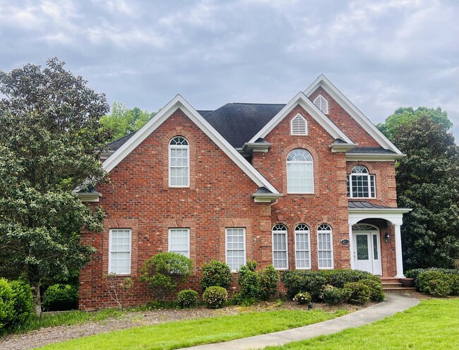 property at 2140 Rossmore Rd