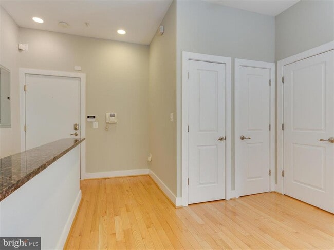 500 M St NW, Unit 3 in Washington, DC - Foto de edificio - Building Photo