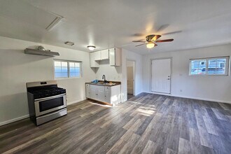 19759 Roscoe Blvd in Winnetka, CA - Building Photo - Building Photo