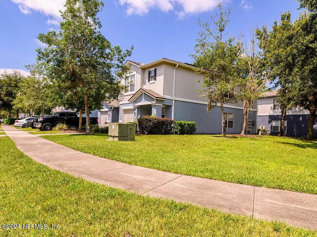 801 Black Cherry Dr S in Saint Johns, FL - Foto de edificio - Building Photo