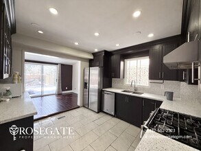 2 Myrtle Ct in Brampton, ON - Building Photo - Building Photo