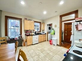 121 Calumet St, Unit 2 in Boston, MA - Building Photo