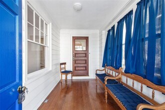 118 Ocean Ave in Cranston, RI - Foto de edificio - Building Photo