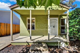 579 Cedar St in Vallejo, CA - Building Photo - Building Photo