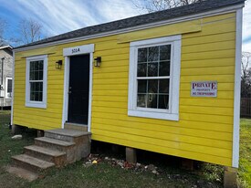 320 W College St in Nacogdoches, TX - Building Photo