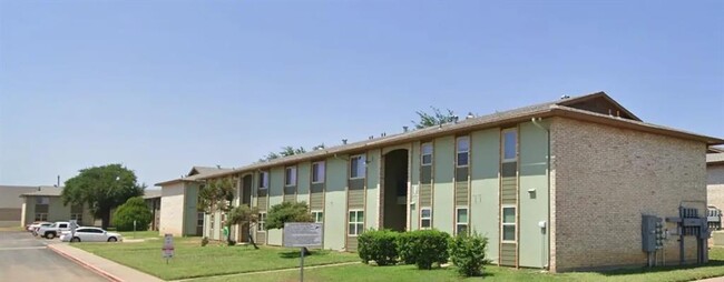 300 Mann Rd in Laredo, TX - Building Photo - Building Photo