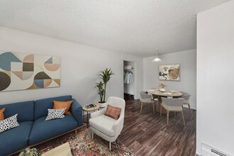 Ridgemoor Apartment Homes in Lakewood, CO - Building Photo - Interior Photo