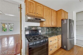 4351 Satinwood Dr in Las Vegas, NV - Building Photo - Building Photo