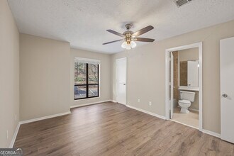 408 Warm Springs Cir in Roswell, GA - Building Photo - Building Photo
