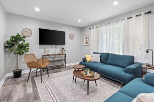 33 Crescent Rd in Lake Zurich, IL - Building Photo