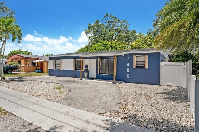 property at 2406 N 28th Ave