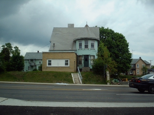 1911 W Tuscarawas St W in Canton, OH - Building Photo