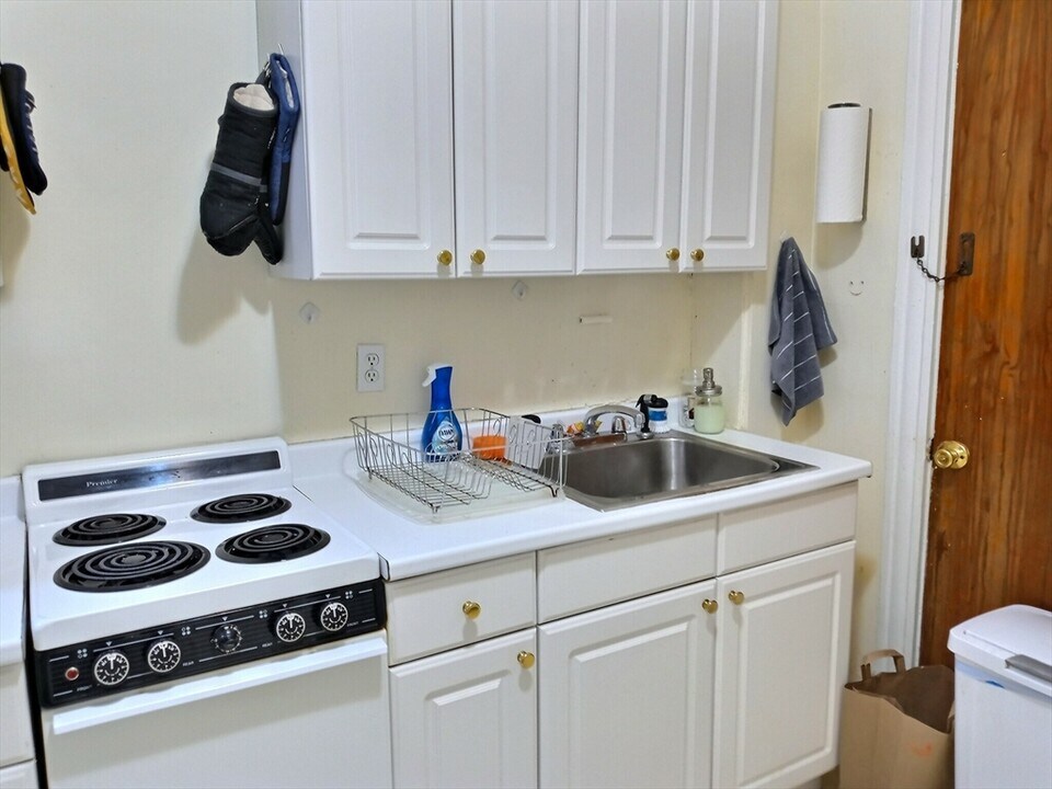 1382 Beacon St in Brookline, MA - Building Photo