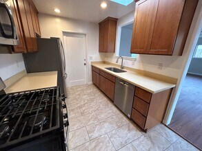 14062 Corvallis St in San Leandro, CA - Foto de edificio - Building Photo