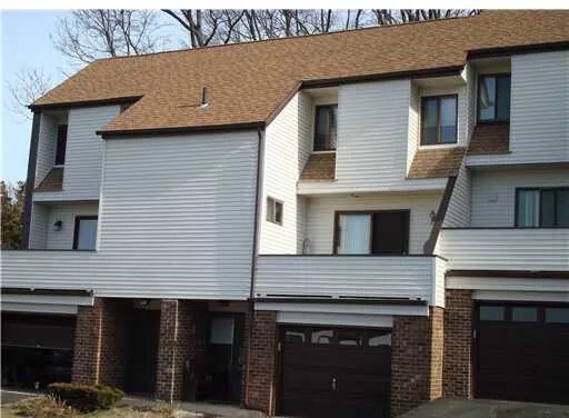 285 Queen St, Unit Whole House in Southington, CT - Building Photo
