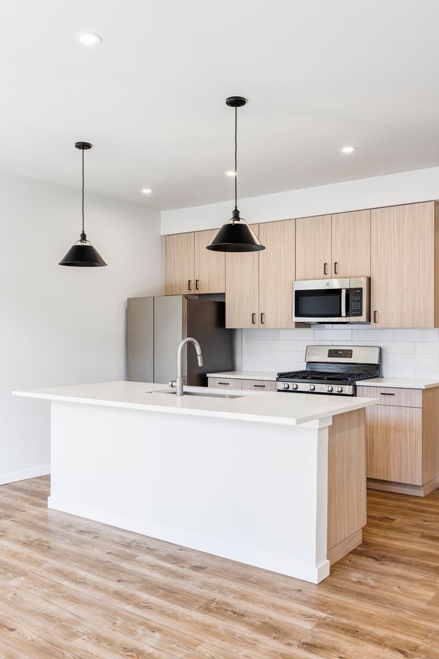 Logan Square Apartments in Denver, CO - Building Photo - Building Photo