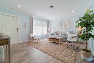 1205 Alpha St in West Palm Beach, FL - Building Photo - Building Photo