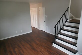 6904 Urbandale Ave in Urbandale, IA - Building Photo - Building Photo