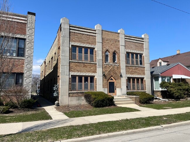 property at 5219 S Lake Dr
