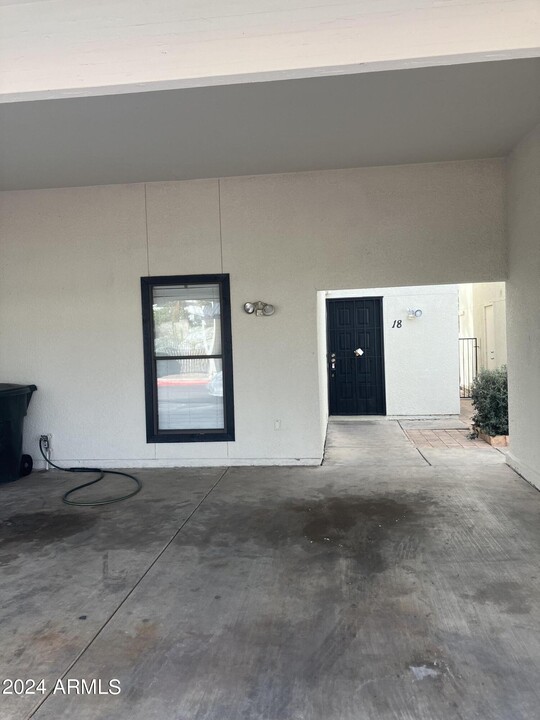 16041 N 31st St in Phoenix, AZ - Building Photo