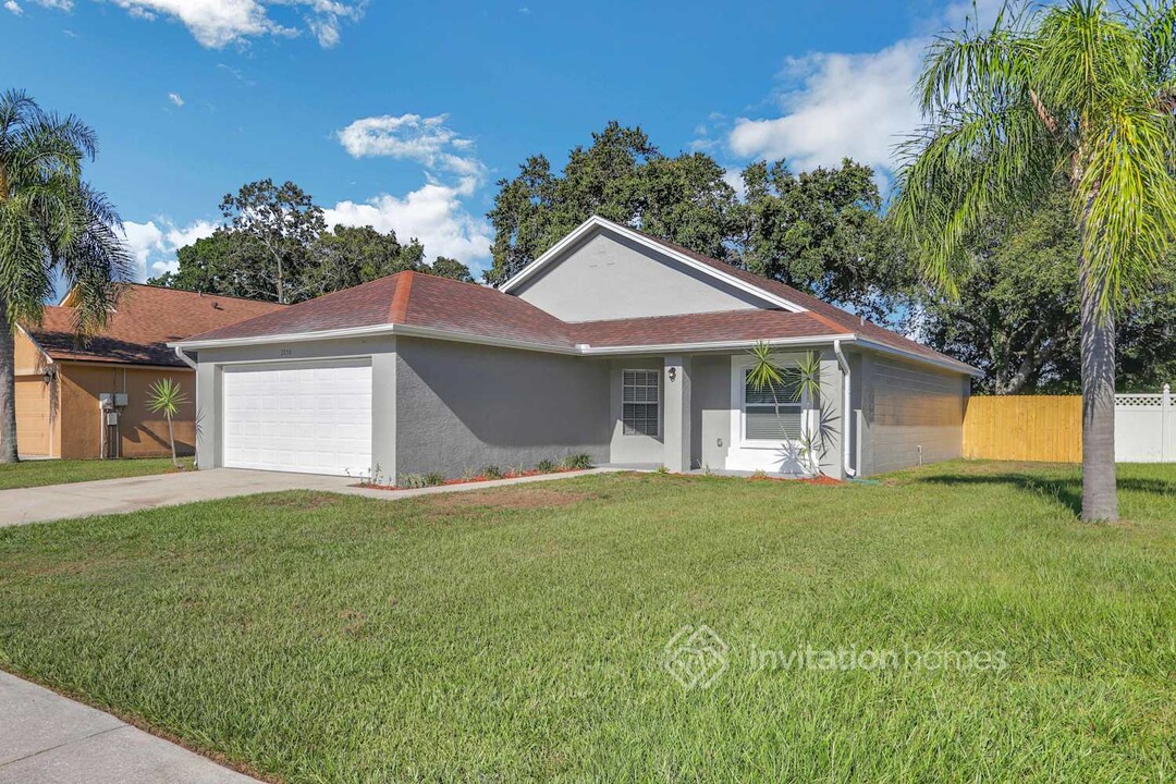 2058 Sarah Louise Dr in Brandon, FL - Building Photo