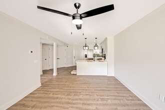 Village Green Apartment Homes in Wilmington, NC - Foto de edificio - Building Photo