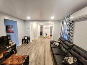 43 N Highland St, Unit 1 in Lock Haven, PA - Foto de edificio - Building Photo