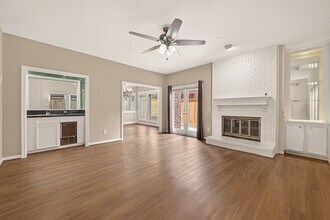 2413 Potomac Dr in Houston, TX - Building Photo - Building Photo