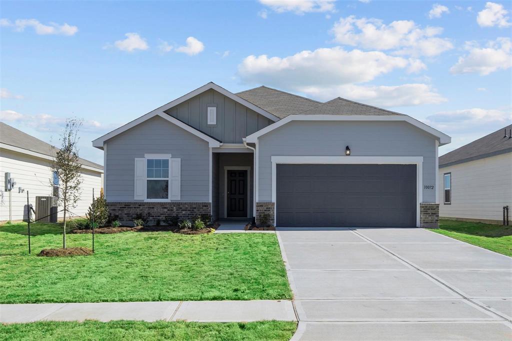 10072 Pappas Dr in Brookshire, TX - Building Photo