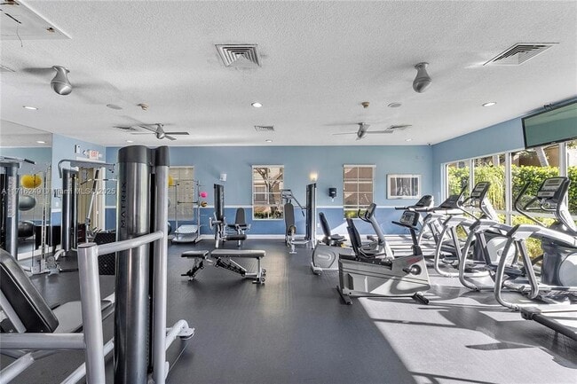 11631 SW 2nd St, Unit 20101 in Pembroke Pines, FL - Building Photo - Building Photo