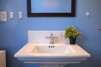 1041 Mirror St in Pittsburgh, PA - Building Photo - Building Photo