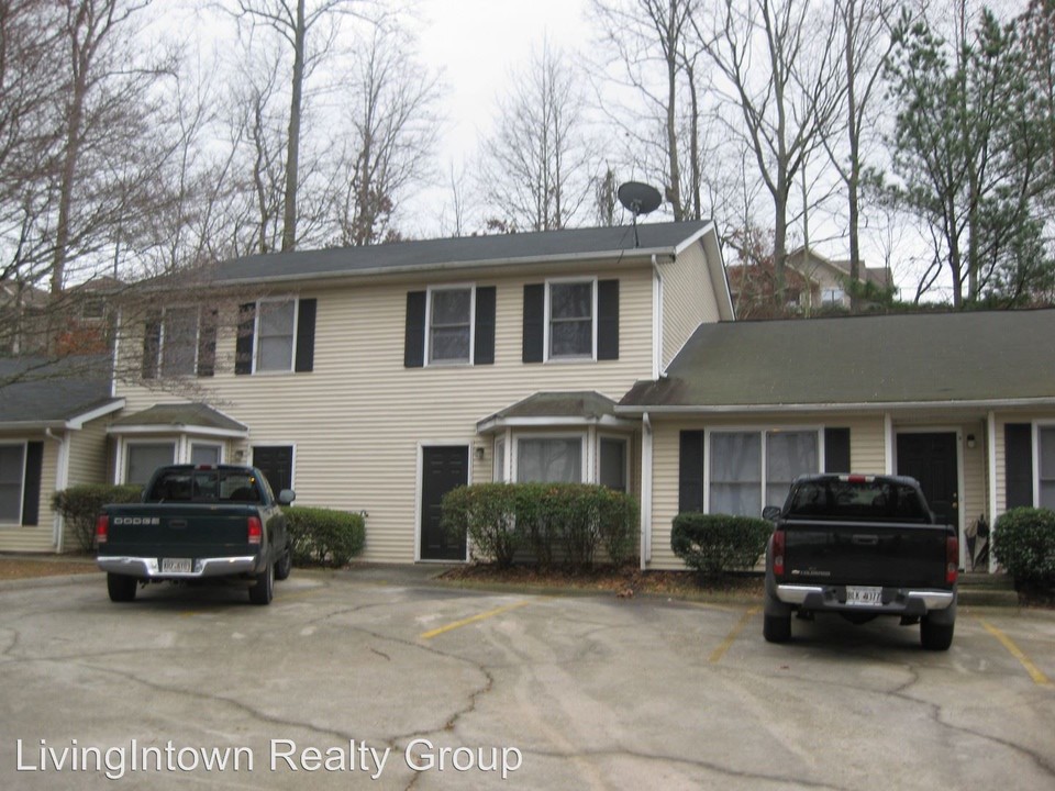 1230 Oakplace Dr SW in Marietta, GA - Building Photo