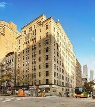 201 E 35th St in New York, NY - Building Photo - Building Photo