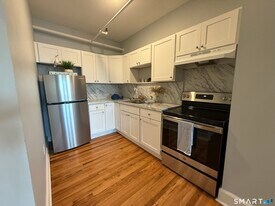 187 Bank St in New London, CT - Building Photo