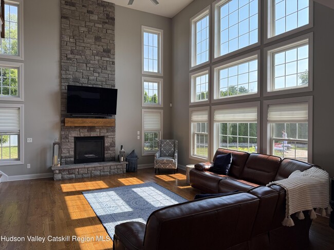7 Hammerstone Ln in Altamont, NY - Building Photo - Building Photo