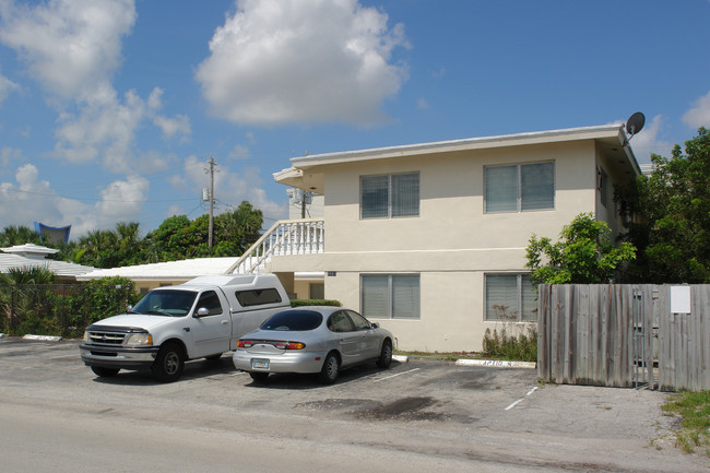 2901 Middle River Dr in Fort Lauderdale, FL - Building Photo - Building Photo