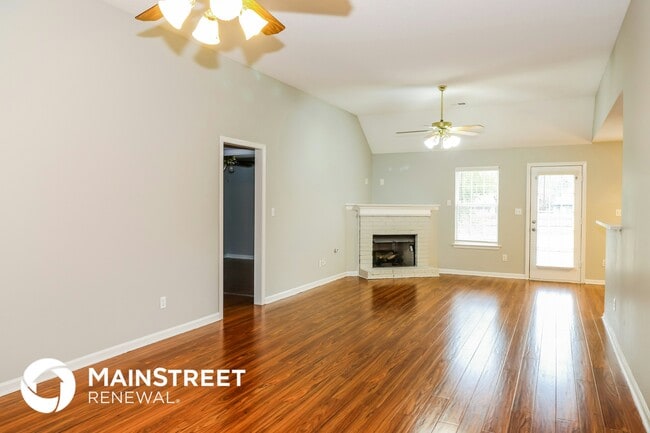 2415 N Forest Hill Irene Rd in Cordova, TN - Foto de edificio - Building Photo