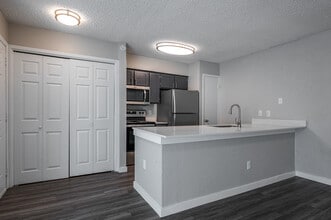 Rochelle Plaza in Irving, TX - Building Photo - Interior Photo