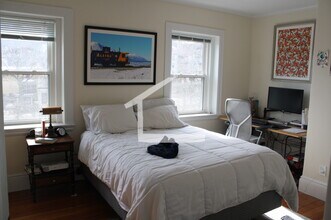 1614 Beacon St, Unit 3 in Brookline, MA - Building Photo - Building Photo