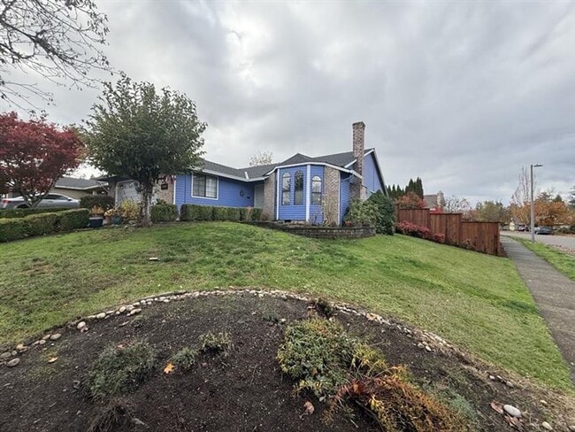 1943 SE 73rd Ave in Hillsboro, OR - Foto de edificio - Building Photo