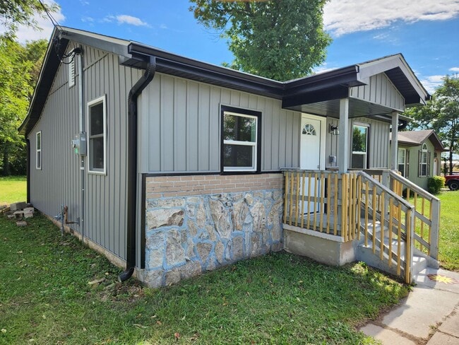 property at 1912 N Rock Island Ave