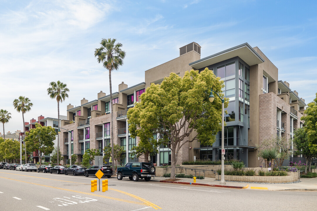 13045 Pacific Promenade in Playa Vista, CA - Foto de edificio