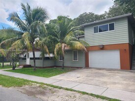 258 SW 1st Ct in Dania Beach, FL - Building Photo