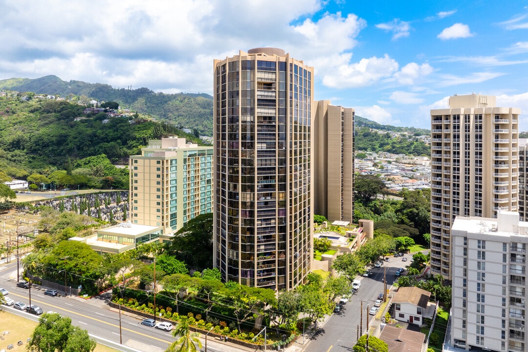 Craigside Condominiums in Honolulu, HI - Building Photo
