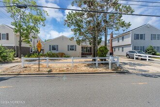 205 S Shore Dr in Toms River, NJ - Foto de edificio - Building Photo