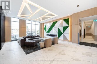 204 Burnhamthorpe Rd E in Mississauga, ON - Building Photo - Building Photo