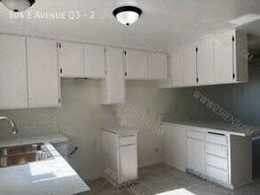 504 E Ave Q3 in Palmdale, CA - Building Photo - Building Photo
