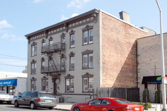 185 Fayette St in Perth Amboy, NJ - Building Photo - Building Photo