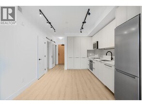 3075 Murray St in Port Moody, BC - Building Photo - Building Photo